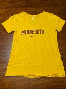 Nike Women's V-Neck Minnesota shirt size S